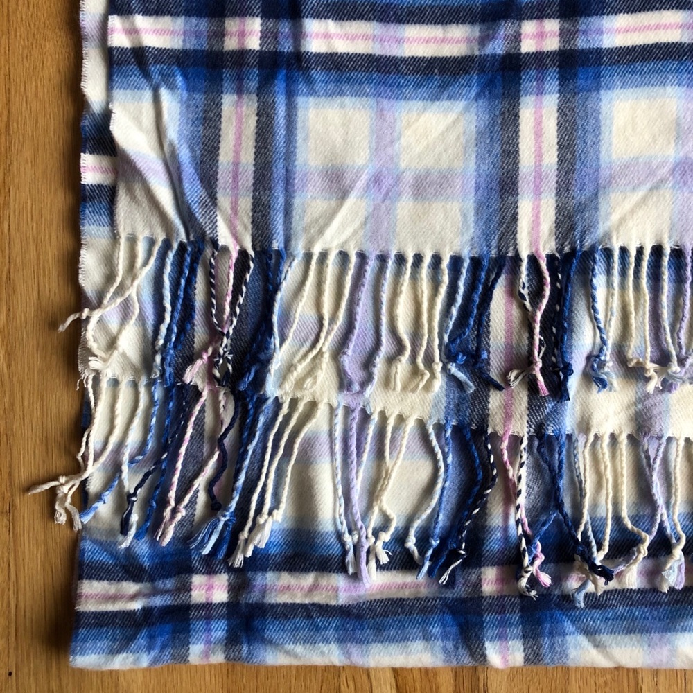 Cozy Pattern Scarf - Picture 2 of 4